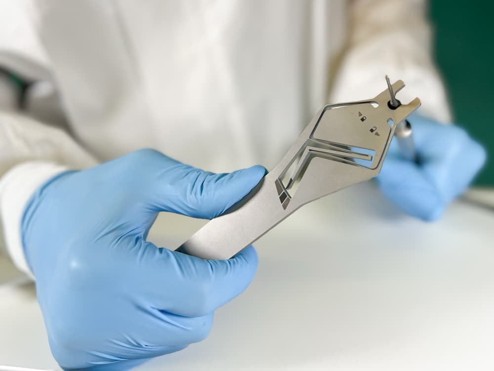 Monolithic_Torque_Wrench_for_use_in_the_Medical_Field_VotingPhoto